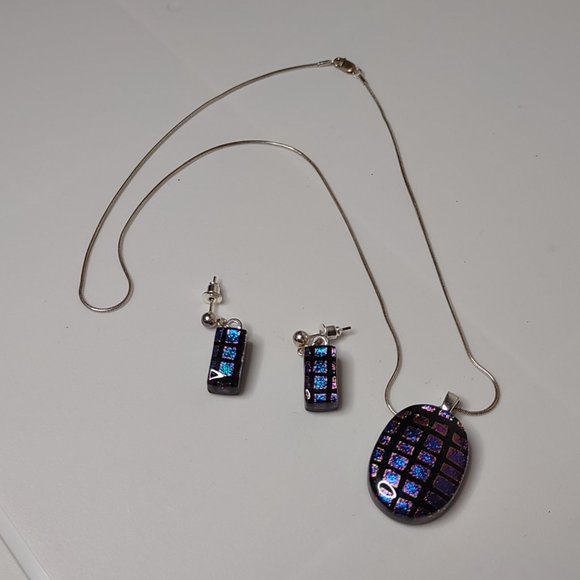 Very Awesome Colorful Plastic Necklace And Earring Set - Picture 3 of 12